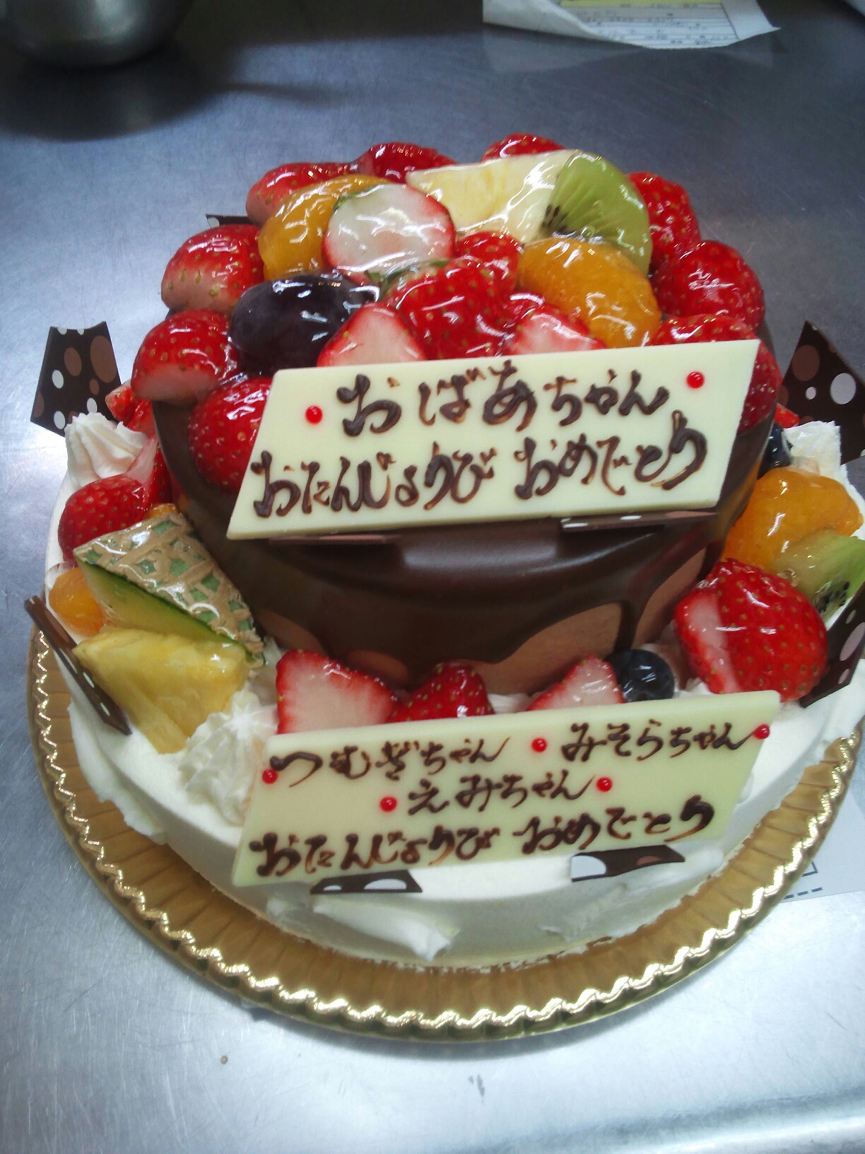 2段のケーキ パーティーに 大阪市鶴見区のケーキ カフェなら パティスリー アンジャルダン