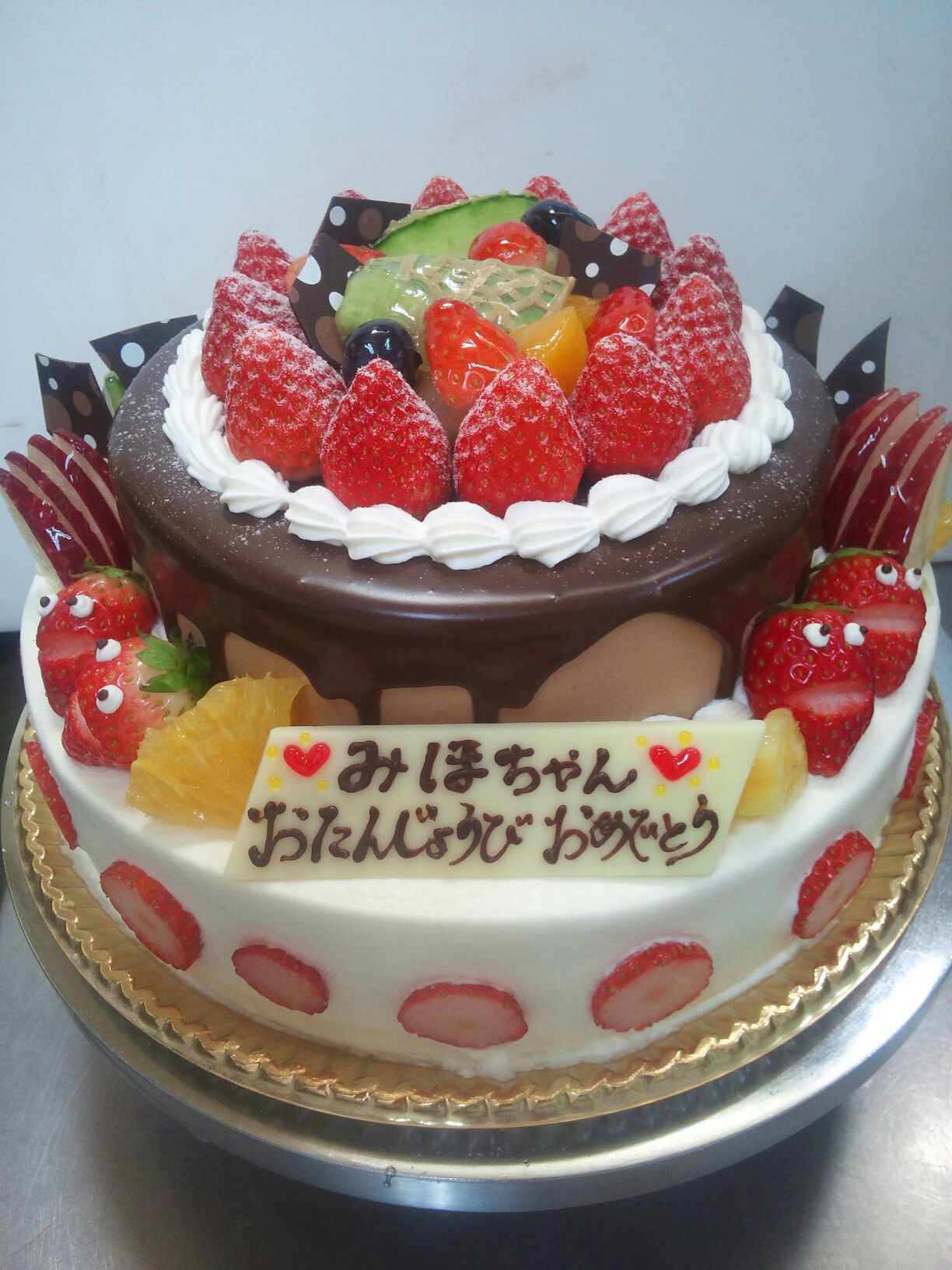 2段のケーキ パーティーに 大阪市鶴見区のケーキ カフェなら パティスリー アンジャルダン
